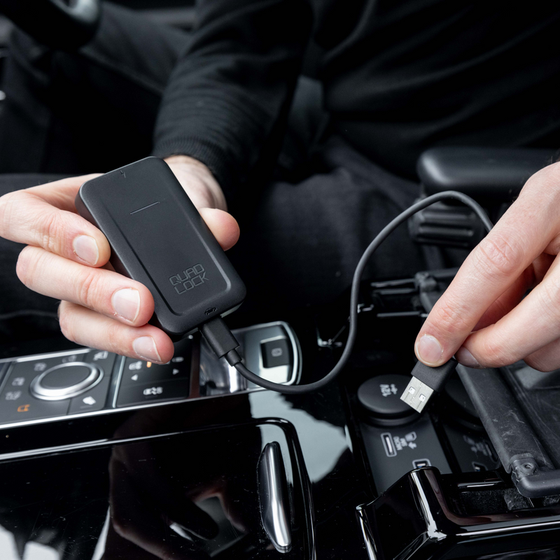 自動車用ワイヤレス カープレイアダプター|クアッドロック 自動車用ワイヤレス カープレイアダプター|クアッドロック