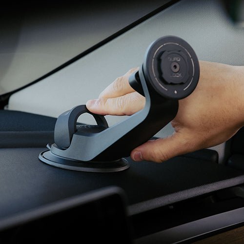 『美品』QUAD LOCK CAR MOUNT 車内用ホルダー（充電パーツ付） : クアッド ロック ベント(エアコン吹き出し口)用 カー